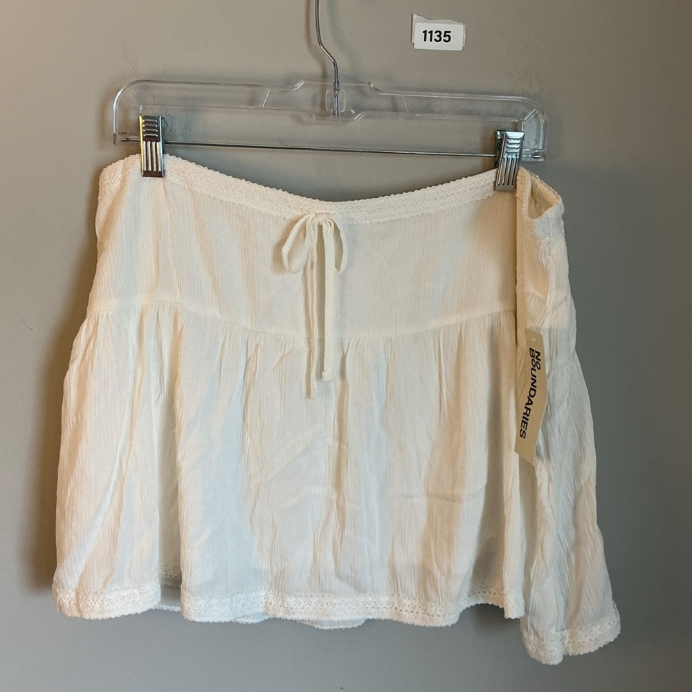 No Boundaries Winter White Peplum Skirt  XL (16-18)